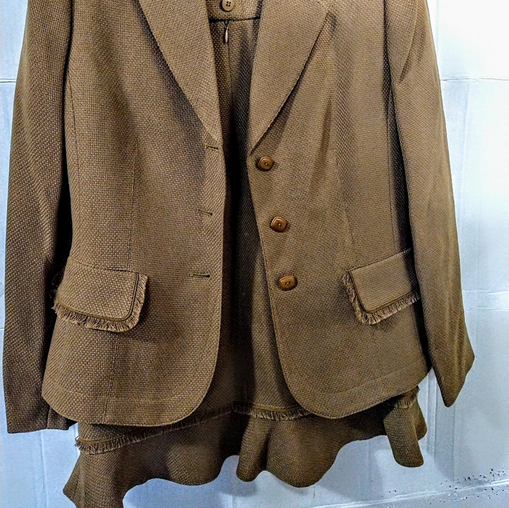 Beautiful Rust Gold Tweed Skirt Suit Trumpet Skirt Fitted Jacket Size: Petite US